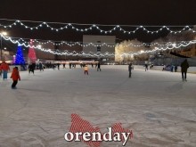 В новогоднюю ночь на площади им.Ленина в Оренбурге было не протолкнуться В новогоднюю ночь на площади им.Ленина в Оренбурге было не протолкнуться