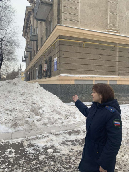 Прокуратура показала плохую уборку снега в центре Оренбурга