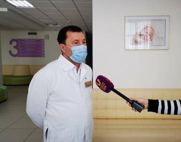 &laquo;Лёгкое недомогание&raquo;. Игорь Веккер рассказал о вакцинации от ковида