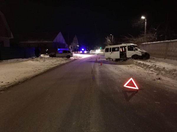 В Орске пассажирская &laquo;ГАЗель&raquo; столкнулась с &laquo;легковушкой&raquo;
