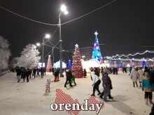 В новогоднюю ночь на площади им.Ленина в Оренбурге было не протолкнуться
