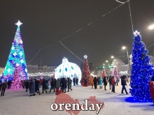 В новогоднюю ночь на площади им.Ленина в Оренбурге было не протолкнуться