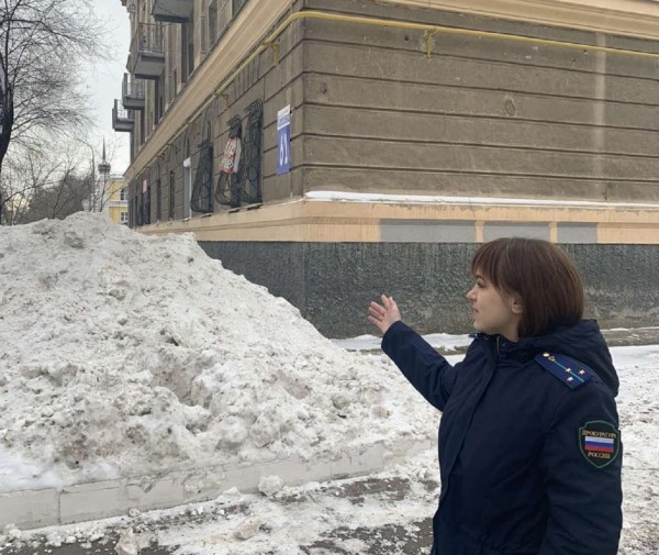 Прокуратура показала плохую уборку снега в центре Оренбурга