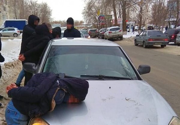 Оренбургский ОМОН провел задержание на центральном проспекте города