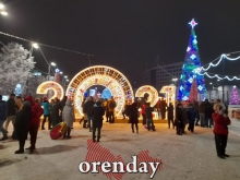 В новогоднюю ночь на площади им.Ленина в Оренбурге было не протолкнуться В новогоднюю ночь на площади им.Ленина в Оренбурге было не протолкнуться