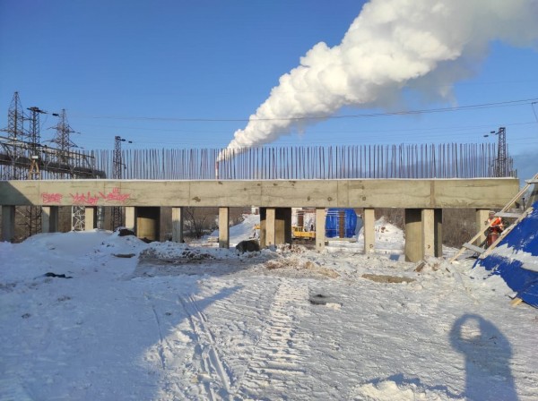 Строительство моста на улице Конституции в Оренбурге завершат осенью 2021 года