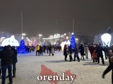 В новогоднюю ночь на площади им.Ленина в Оренбурге было не протолкнуться