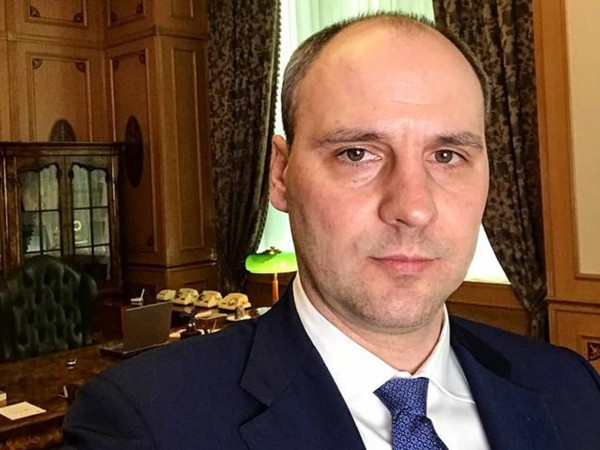 Денис Паслер сделал селфи в музее Черномырдина