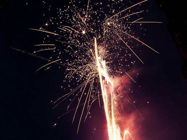 Жители Новотроицка запускали фейерверк из окна Жители Новотроицка запускали фейерверк из окна