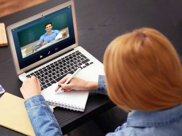 Некоторым школам Оренбуржья рекомендовали дистант из-за плохой погоды