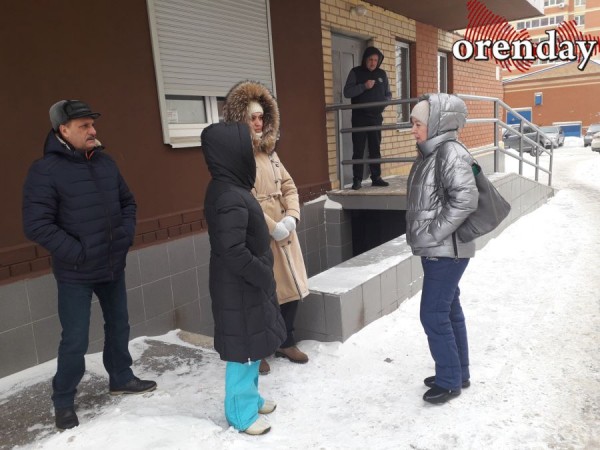 В Оренбурге прорыв коллектора может обернуться крупной коммунальной аварией В Оренбурге прорыв коллектора может обернуться крупной коммунальной аварией