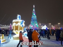 В новогоднюю ночь на площади им.Ленина в Оренбурге было не протолкнуться