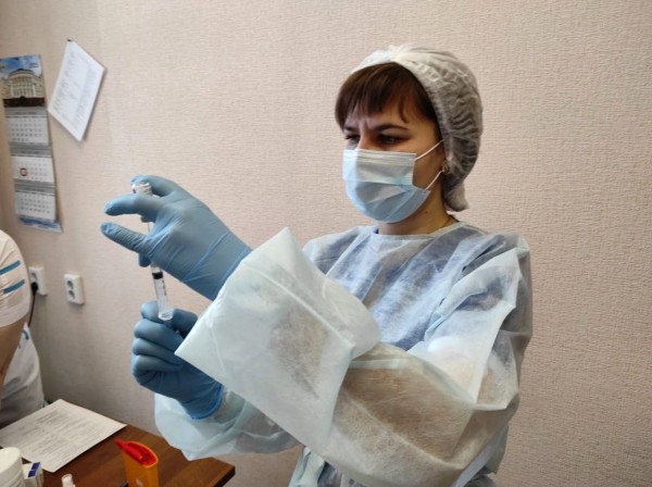 Прививку от коронавируса сделали 50 сотрудников администрации Оренбурга