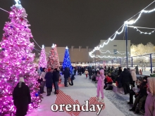 В новогоднюю ночь на площади им.Ленина в Оренбурге было не протолкнуться В новогоднюю ночь на площади им.Ленина в Оренбурге было не протолкнуться