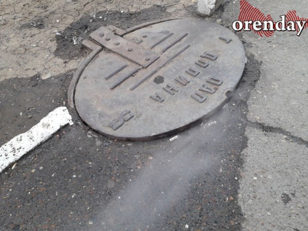 В Оренбурге прорыв коллектора может обернуться крупной коммунальной аварией В Оренбурге прорыв коллектора может обернуться крупной коммунальной аварией