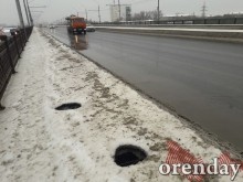Ямы, лужи, швы: в каком состоянии в Оренбурге находится мост через ул. Шевченко на ул. Терешковой