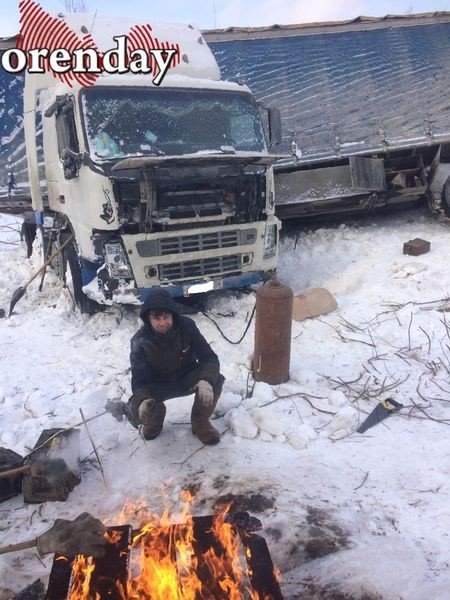 SOS: Дальнобойщик из&nbsp;Орска застрял на трассе в Кировской области