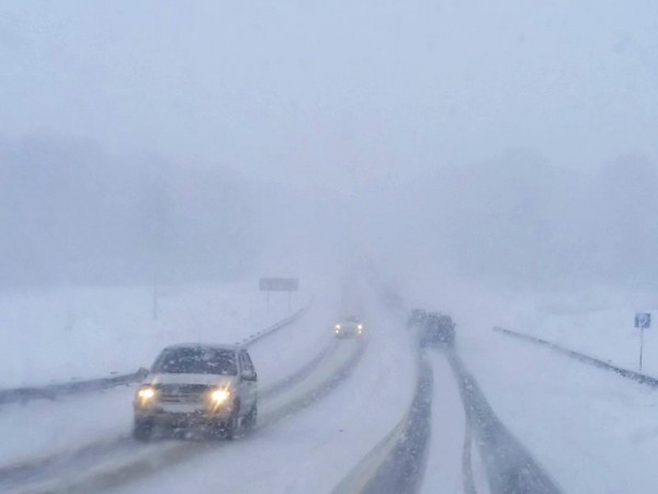 Ночью в Оренбуржье из-за метели перекрыли трассу М-5 «Урал» Ночью в Оренбуржье из-за метели перекрыли трассу М-5 «Урал»
