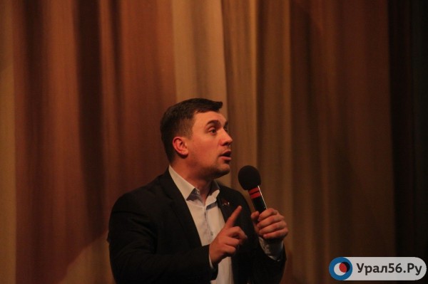 
&laquo;Когда умрет Жириновский, ЛДПР перестанет существовать&raquo;: На встречу с блогером и депутатом Николаем Бондаренко в Оренбурге пришли около 800 человек		