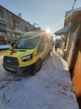 В Оренбурге мужчина подскользнулся и очень неудачно упал на штырь ограды