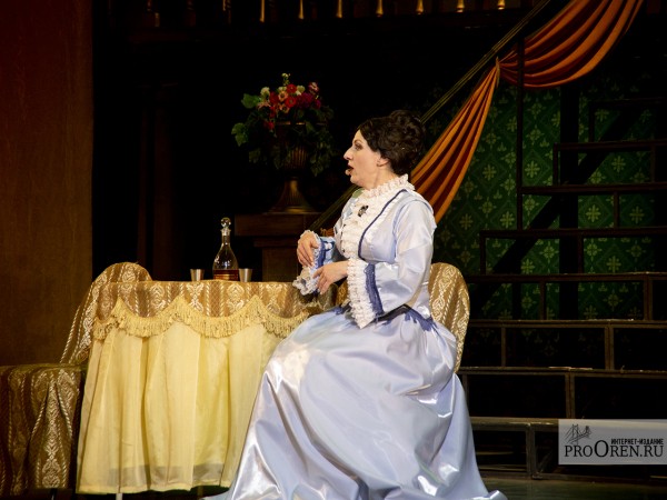 Солистка оренбургского театра музкомедии отметила 20-летие на сцене