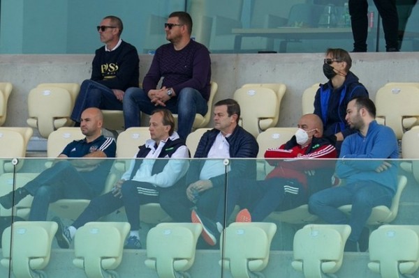 Тренер сборной России по футболу Станислав Черчесов посетил матч "Оренбурга" на сборах