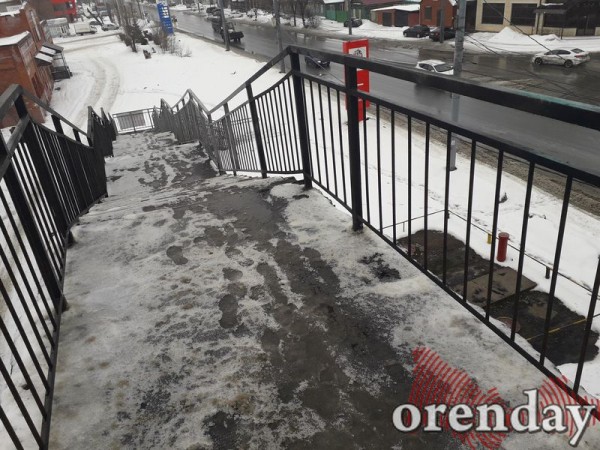 Ямы, лужи, швы: в каком состоянии в Оренбурге находится мост через ул. Шевченко на ул. Терешковой