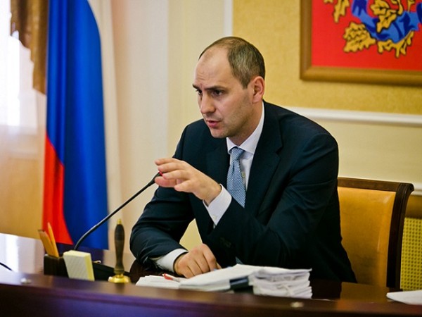 Денис Паслер поручил за сутки решить проблему с лифтами в оренбургских домах