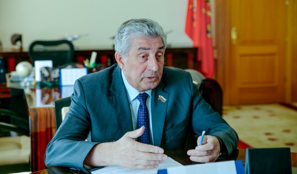 &laquo;Дьявол кроется в деталях&raquo;. Сергей Грачев раскритиковал работу мэрии и подрядчика по Елизаветинскому спуску