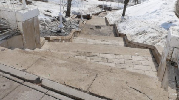 &laquo;Дьявол кроется в деталях&raquo;. Сергей Грачев раскритиковал работу мэрии и подрядчика по Елизаветинскому спуску