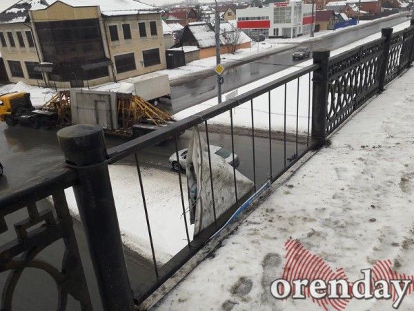 Ямы, лужи, швы: в каком состоянии в Оренбурге находится мост через ул. Шевченко на ул. Терешковой