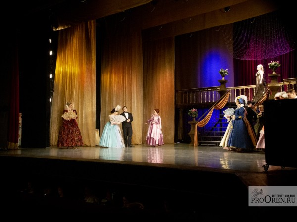 Солистка оренбургского театра музкомедии отметила 20-летие на сцене