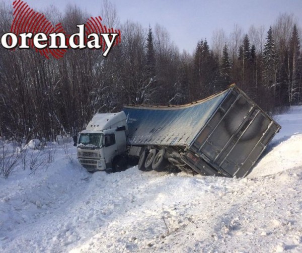 SOS: Дальнобойщик из&nbsp;Орска застрял на трассе в Кировской области