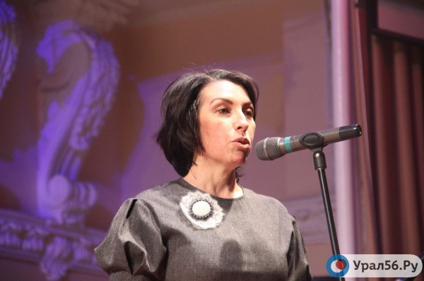 
В Оренбурге хор &laquo;Новые имена&raquo; и врачи почтили память медиков, умерших во время пандемии		