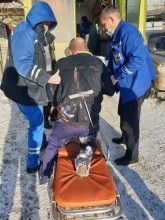 В Оренбурге мужчина подскользнулся и очень неудачно упал на штырь ограды