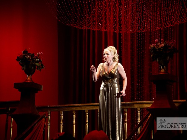 Солистка оренбургского театра музкомедии отметила 20-летие на сцене