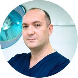 
В Оренбурге хор &laquo;Новые имена&raquo; и врачи почтили память медиков, умерших во время пандемии		