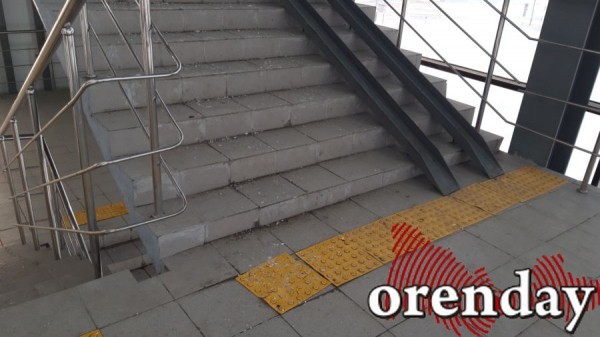 Первый надземный переход для оренбуржцев вышел комом