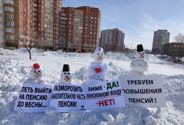 В Оренбурге митинговали снеговики