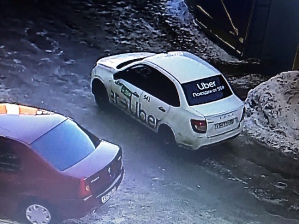 "Выходи на связь, если дороги права": в Оренбурге таксист скрылся с места ДТП