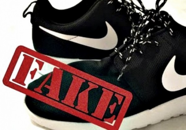 В Александровке оштрафованы продавцы контрафактных кроссовок и толстовок