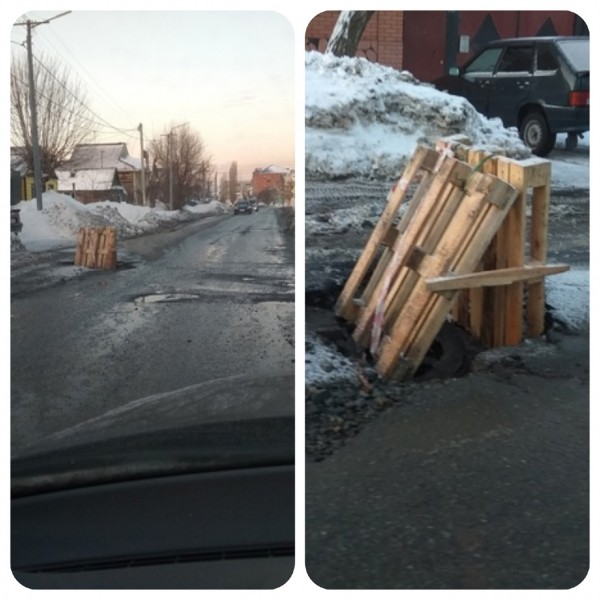 Прикрытая поддонами дорожная яма в Оренбурге по-прежнему создает аварийную ситуацию