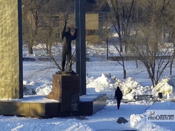 Полиция установила личность хулигана, повредившего памятник Гагарину в Оренбурге Полиция установила личность хулигана, повредившего памятник Гагарину в Оренбурге