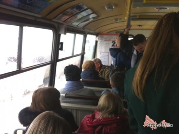 В Акбулакском районе чиновники лишили жителей муниципального транспорта