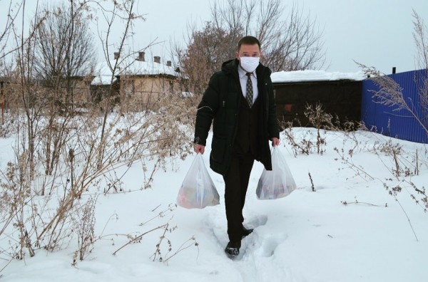 На живущую в "пещере" семью обратили внимание бугурусланские чиновники