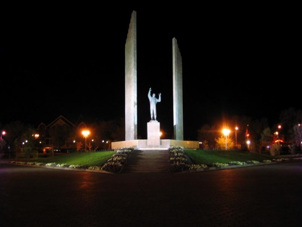 В Оренбурге ищут специалистов для реставрации памятника Гагарину