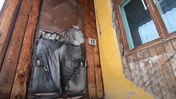 На живущую в "пещере" семью обратили внимание бугурусланские чиновники