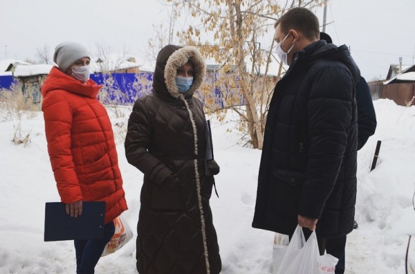 На живущую в "пещере" семью обратили внимание бугурусланские чиновники