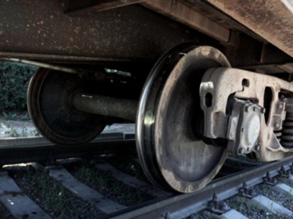 В депо Оренбурга тепловоз сошел с рельсов из-за незакрепленных тормозов