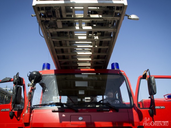 Во время пожара в Новотроицке эвакуировали 14 человек